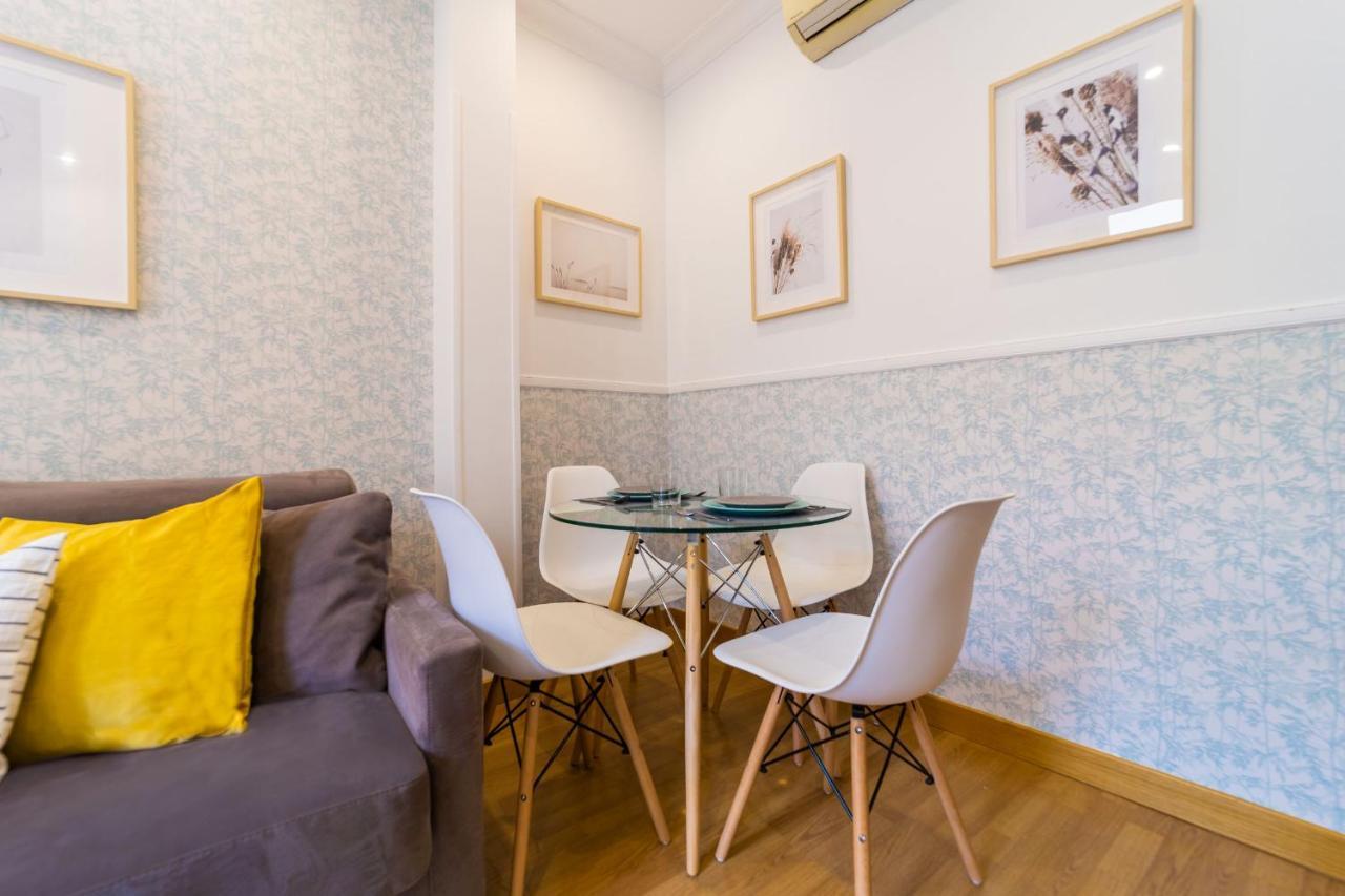 Apartamentos Gran Via Madrid Luaran gambar