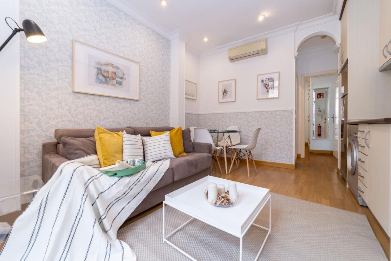 Apartamentos Gran Via Madrid Luaran gambar