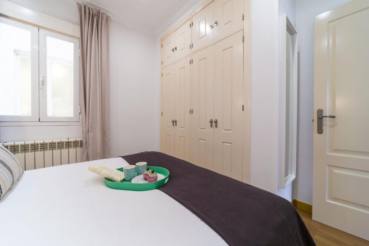 Apartamentos Gran Via Madrid Luaran gambar