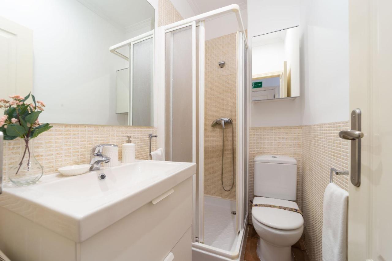 Apartamentos Gran Via Madrid Luaran gambar