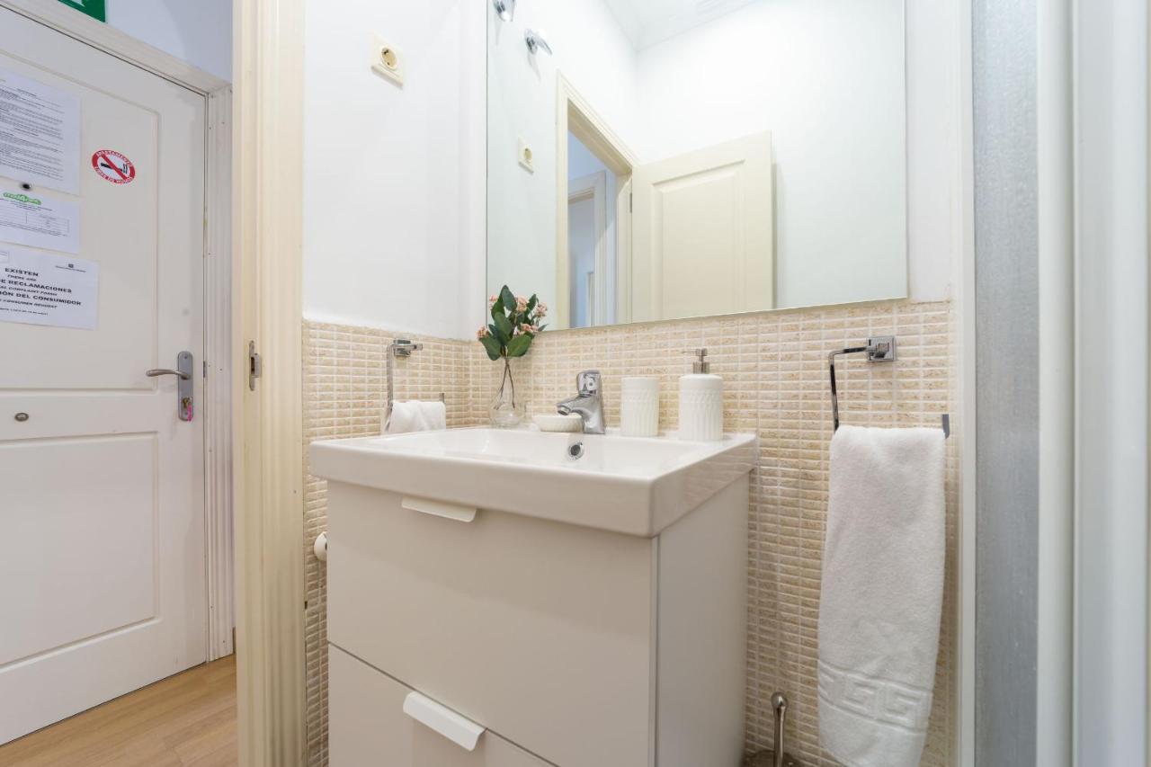 Apartamentos Gran Via Madrid Luaran gambar