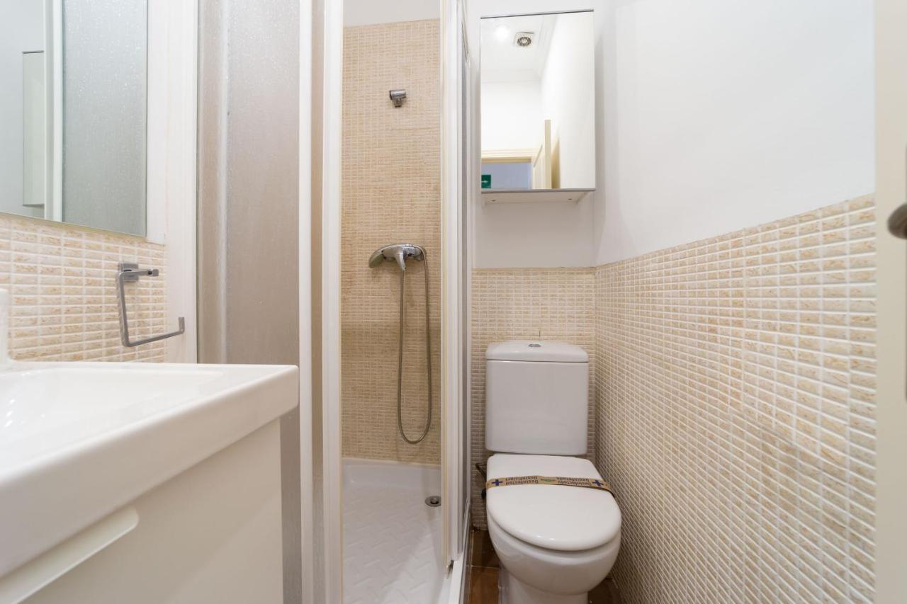 Apartamentos Gran Via Madrid Luaran gambar