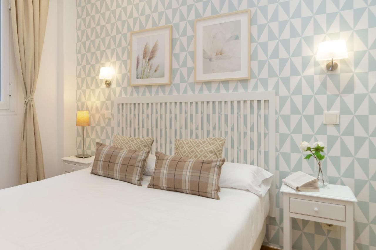Apartamentos Gran Via Madrid Luaran gambar