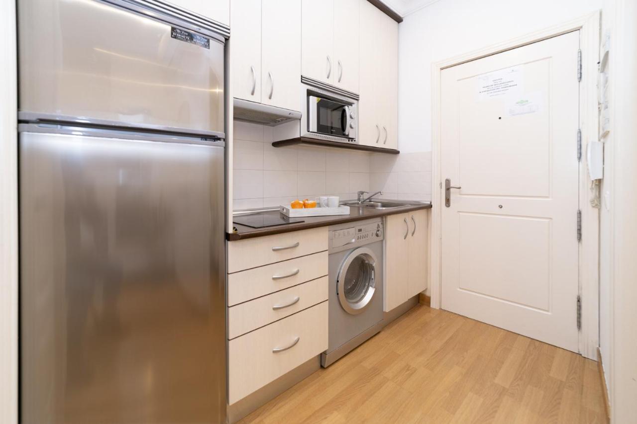 Apartamentos Gran Via Madrid Luaran gambar