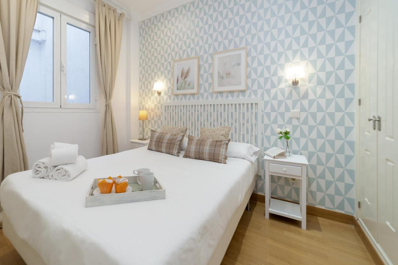 Apartamentos Gran Via Madrid Luaran gambar