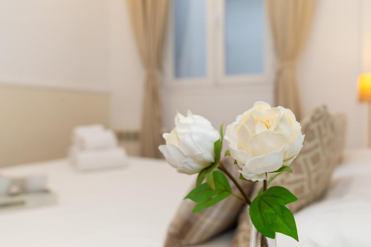 Apartamentos Gran Via Madrid Luaran gambar