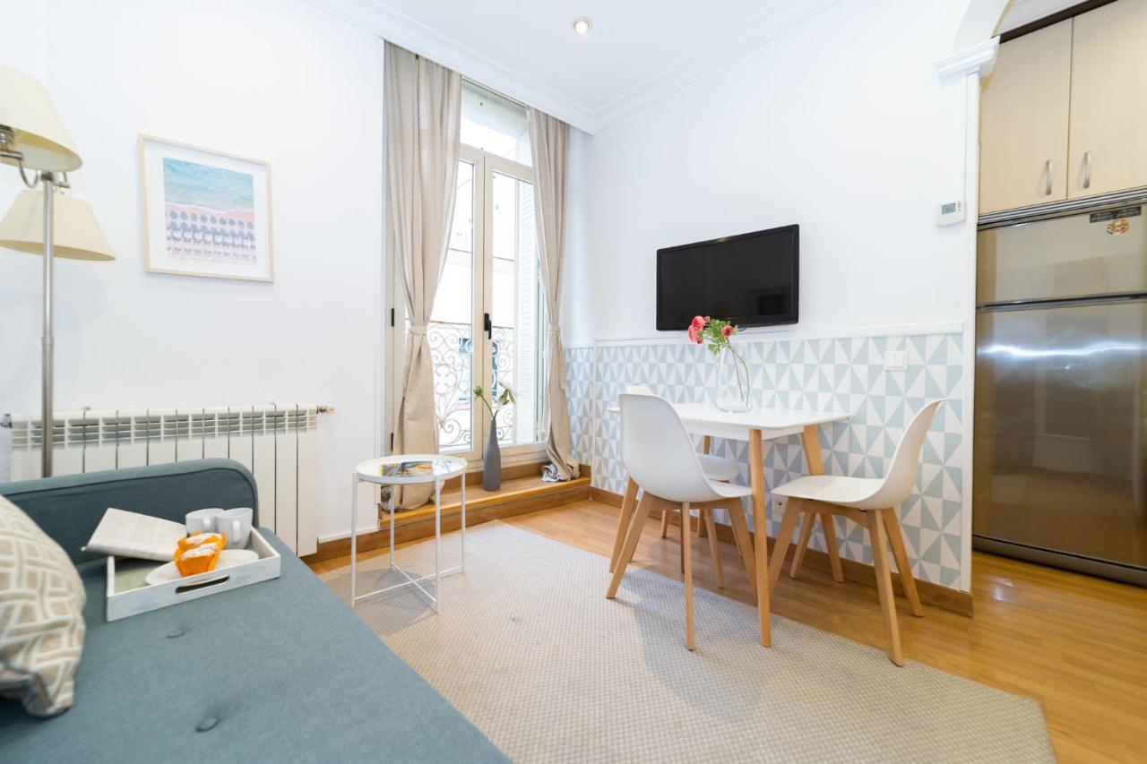 Apartamentos Gran Via Madrid Luaran gambar