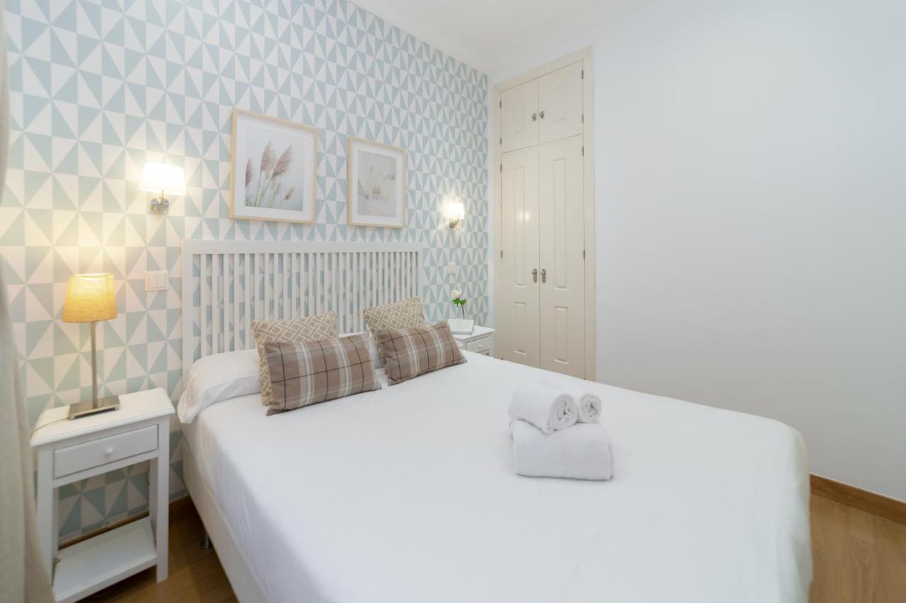 Apartamentos Gran Via Madrid Luaran gambar